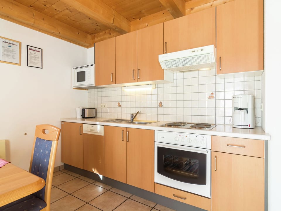 House | Private kitchen | Microwave, stovetop, dishwasher, coffee/tea maker