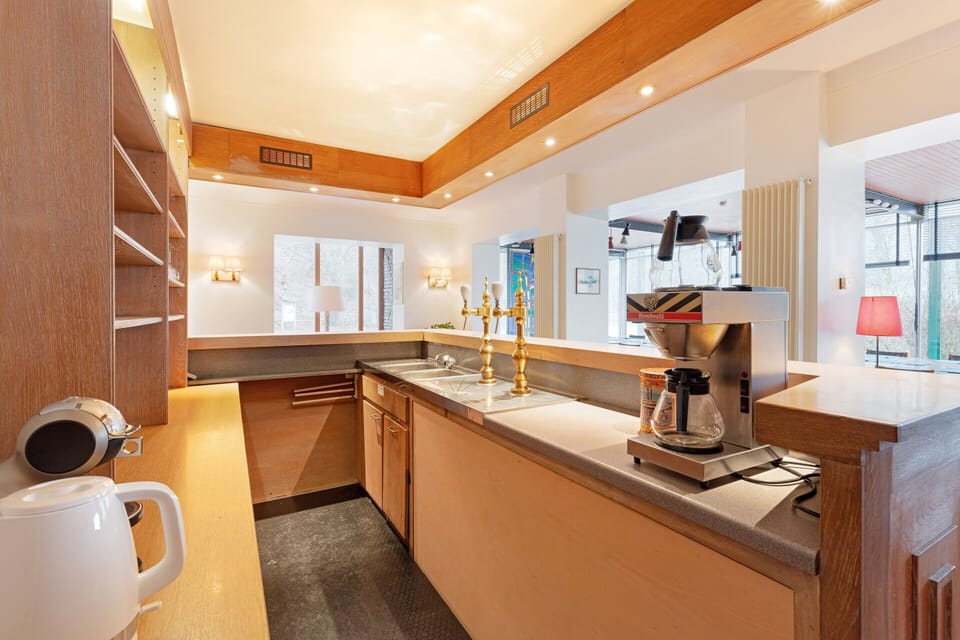 Stovetop, electric kettle