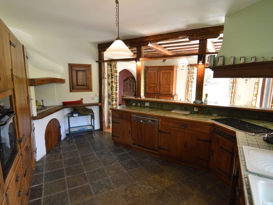 House | Private kitchen | Fridge, microwave, coffee/tea maker, highchair