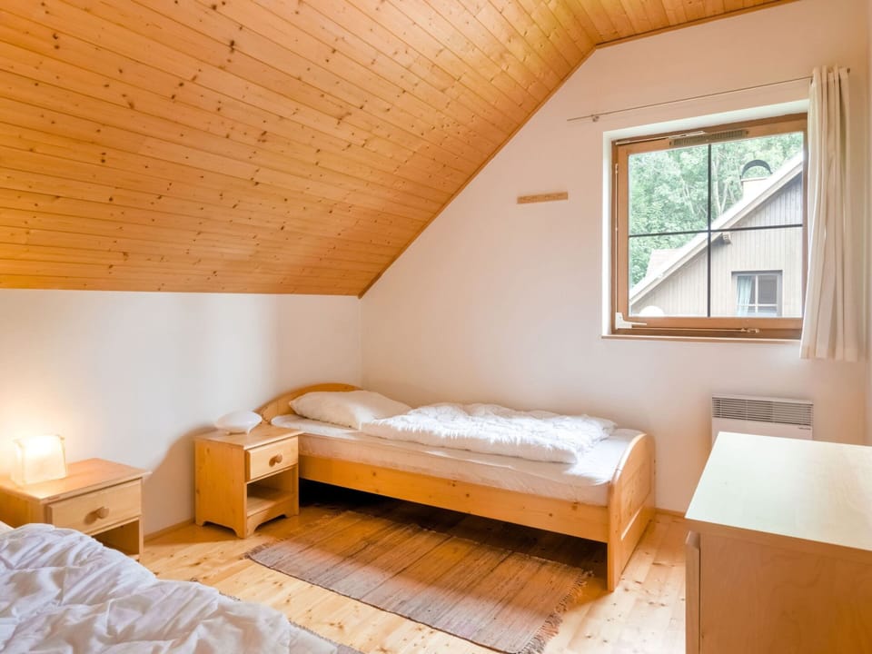 House | 4 bedrooms, individually furnished, bed sheets