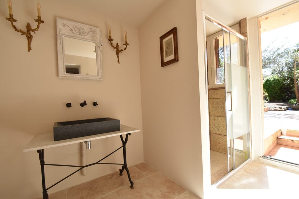 House | Bathroom
