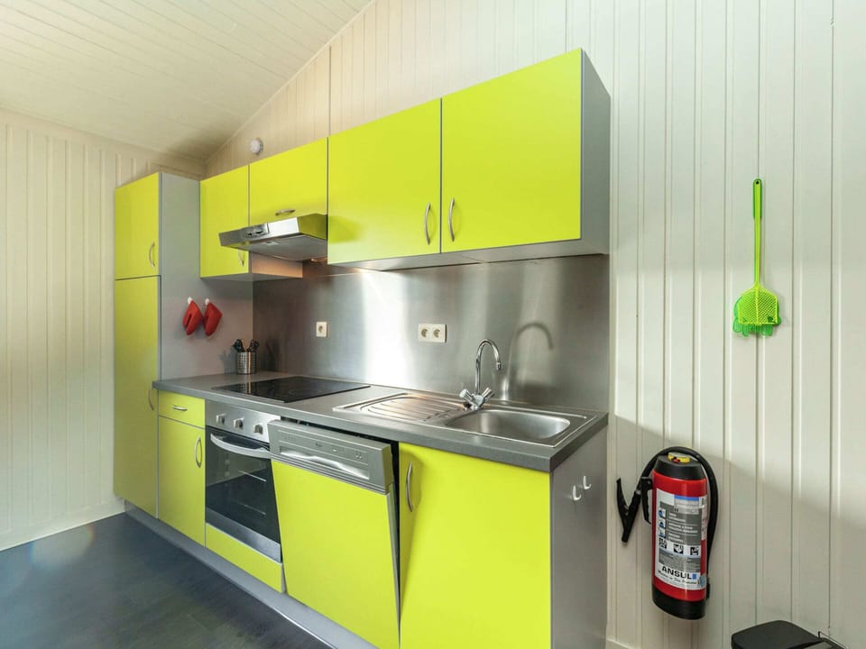 Bungalow | Private kitchen | Coffee/tea maker, highchair