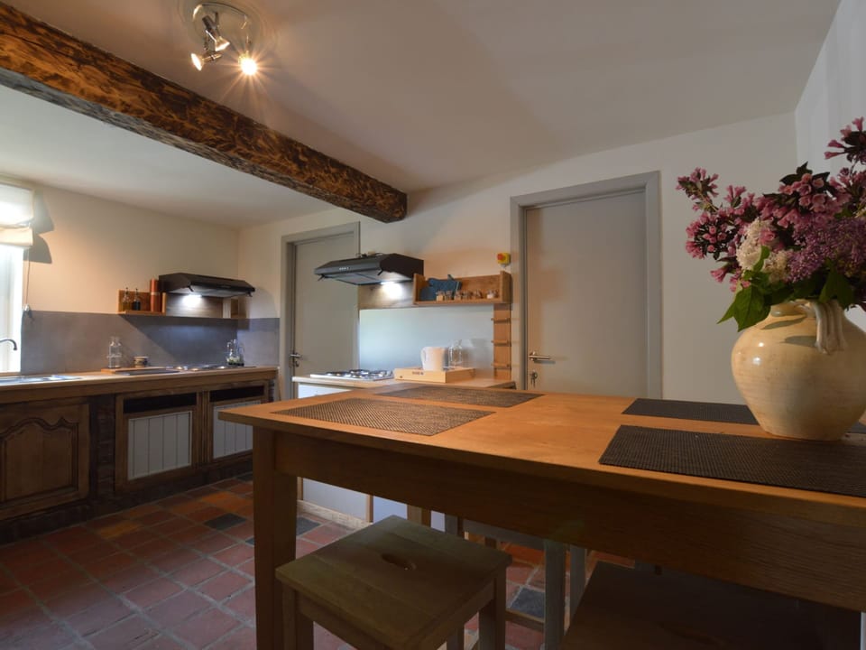 House | Private kitchen | Fridge, stovetop, highchair
