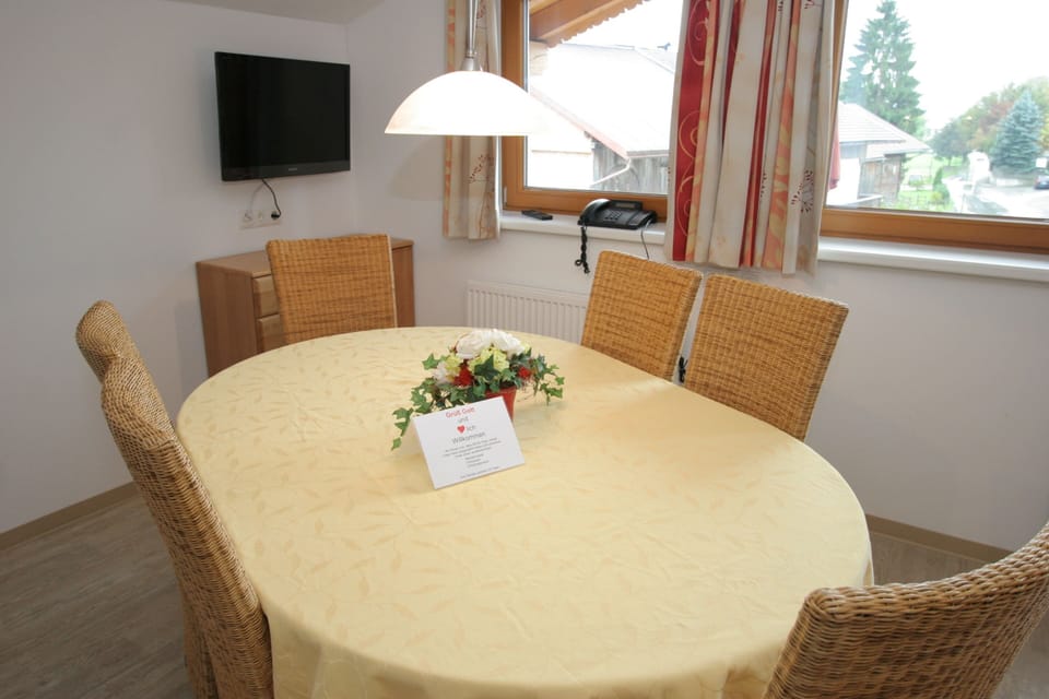 Apartment | Dining