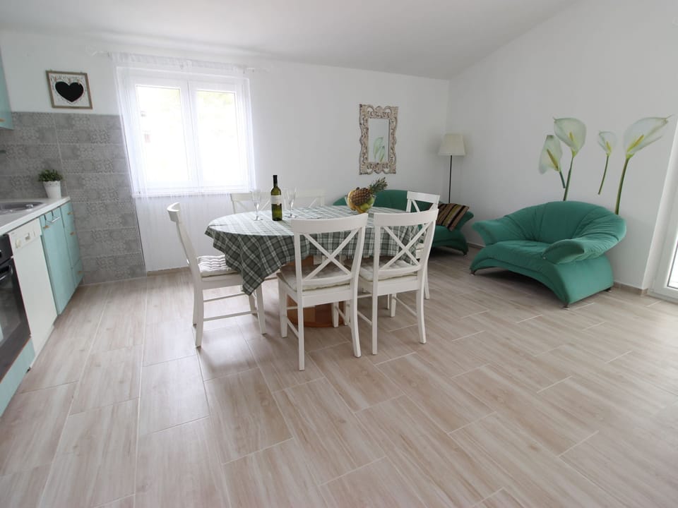 Apartment | Dining