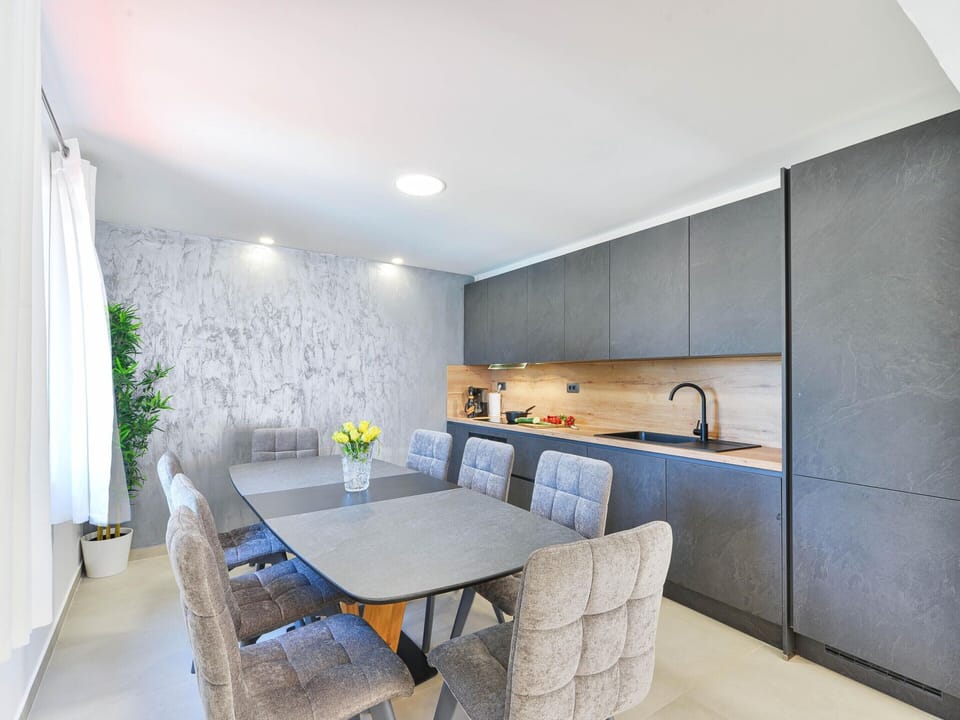 House | Dining