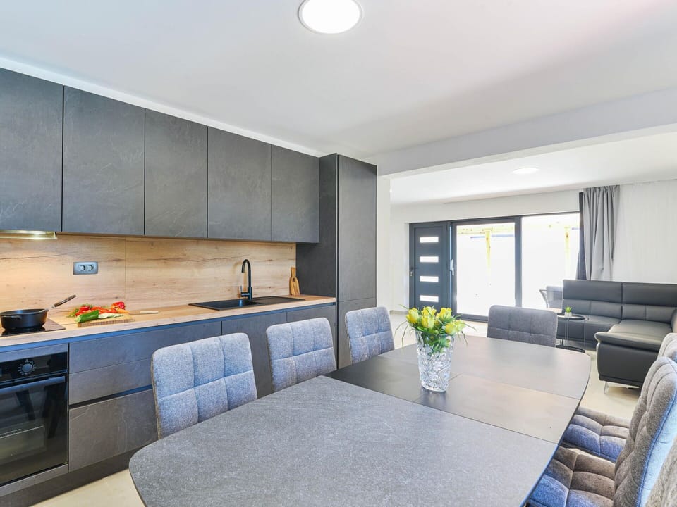 House | Private kitchen | Highchair