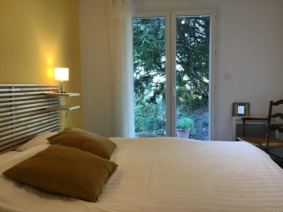 Tranquil Vineyard Villa, Berlou Villa in Occitanie