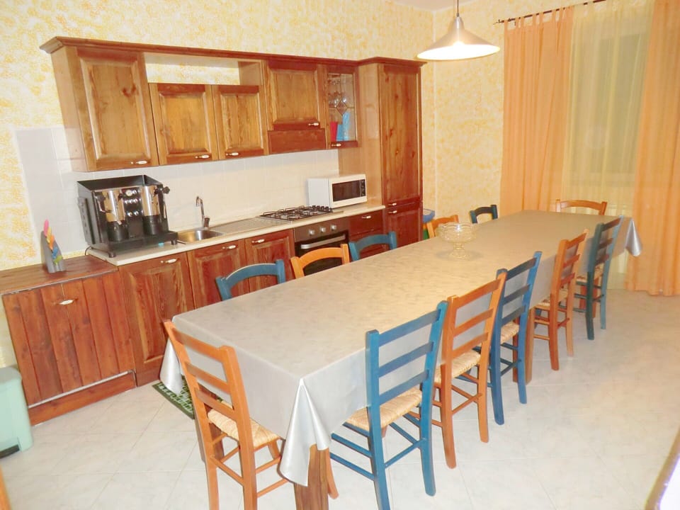 House | Private kitchen | Highchair, cookware/dishes/utensils