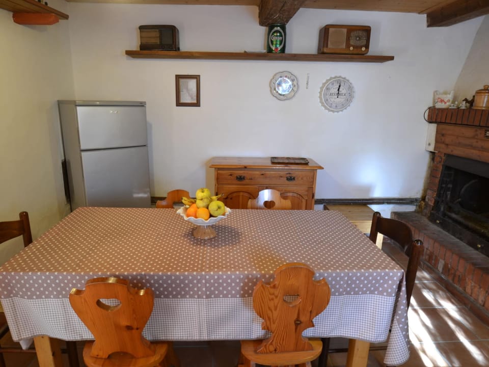Cottage | Dining