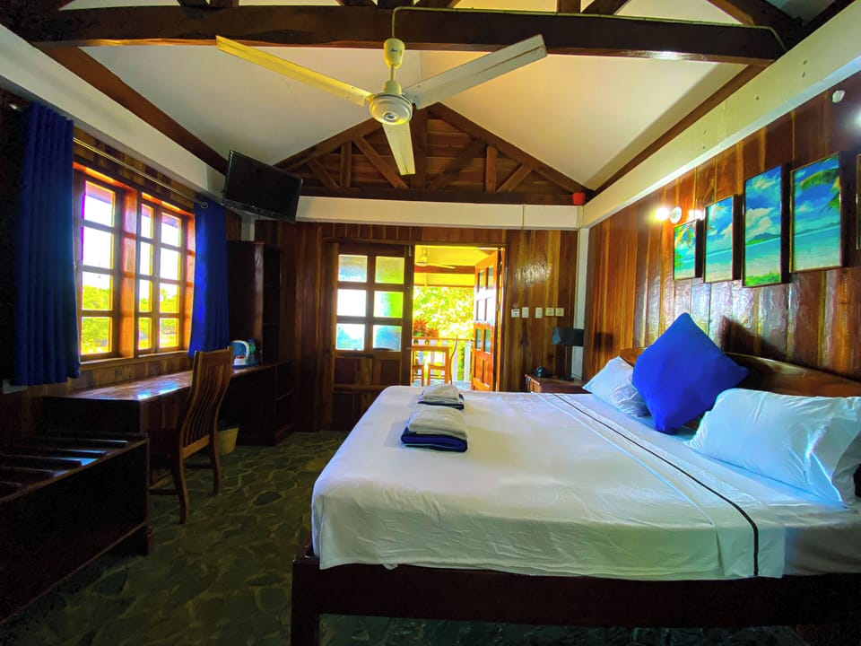 Seaview King Cottage | Egyptian cotton sheets, premium bedding, in-room safe, blackout drapes