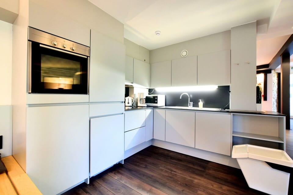 House | Private kitchen | Highchair, cookware/dishes/utensils