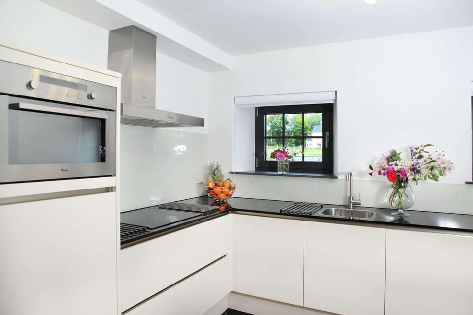 House | Private kitchen | Microwave, coffee/tea maker, highchair