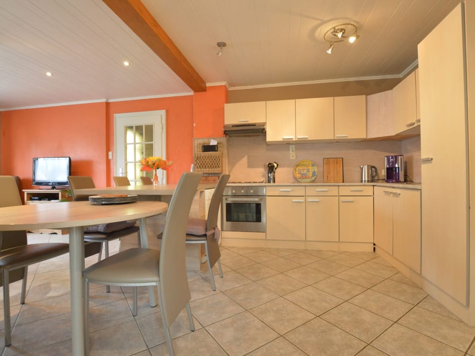 Cottage | Private kitchen | Highchair