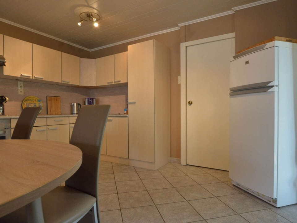 Cottage | Private kitchen | Highchair