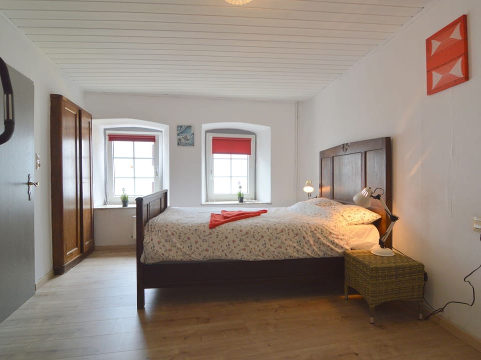 Veltenhaus: Historic Retreat Apartment in Vulkaneifel