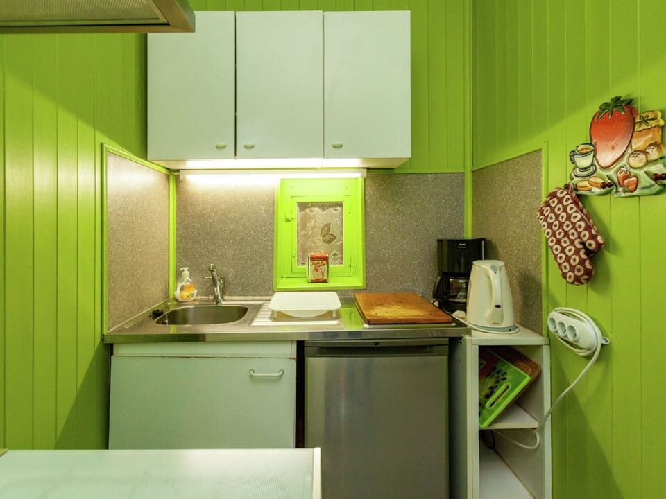 House | Private kitchen | Stovetop, highchair