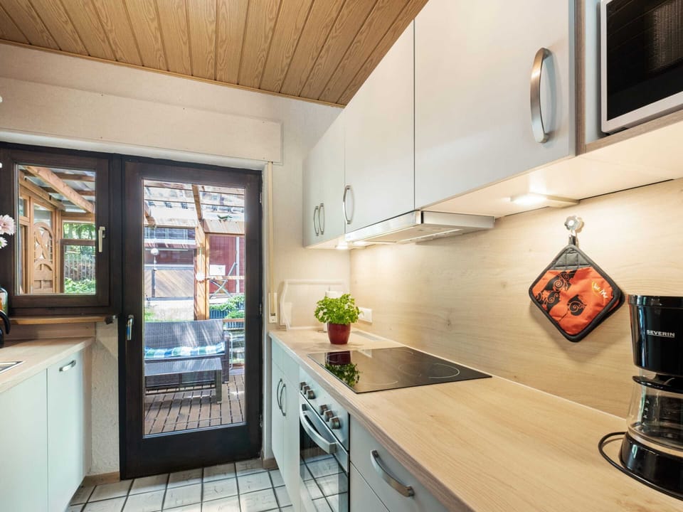Bungalow | Private kitchen | Highchair
