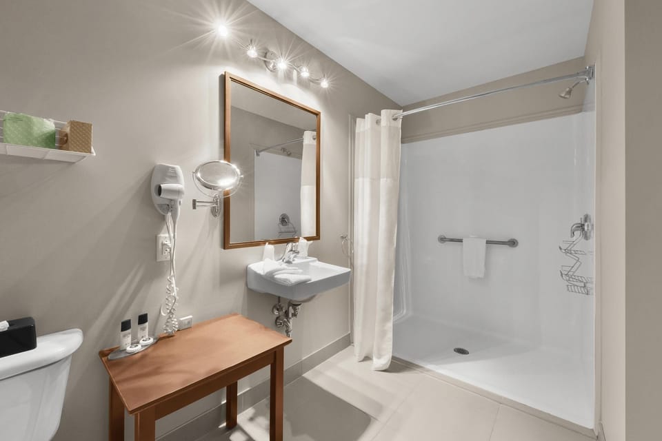 Premium bedding, desk, blackout drapes, soundproofing