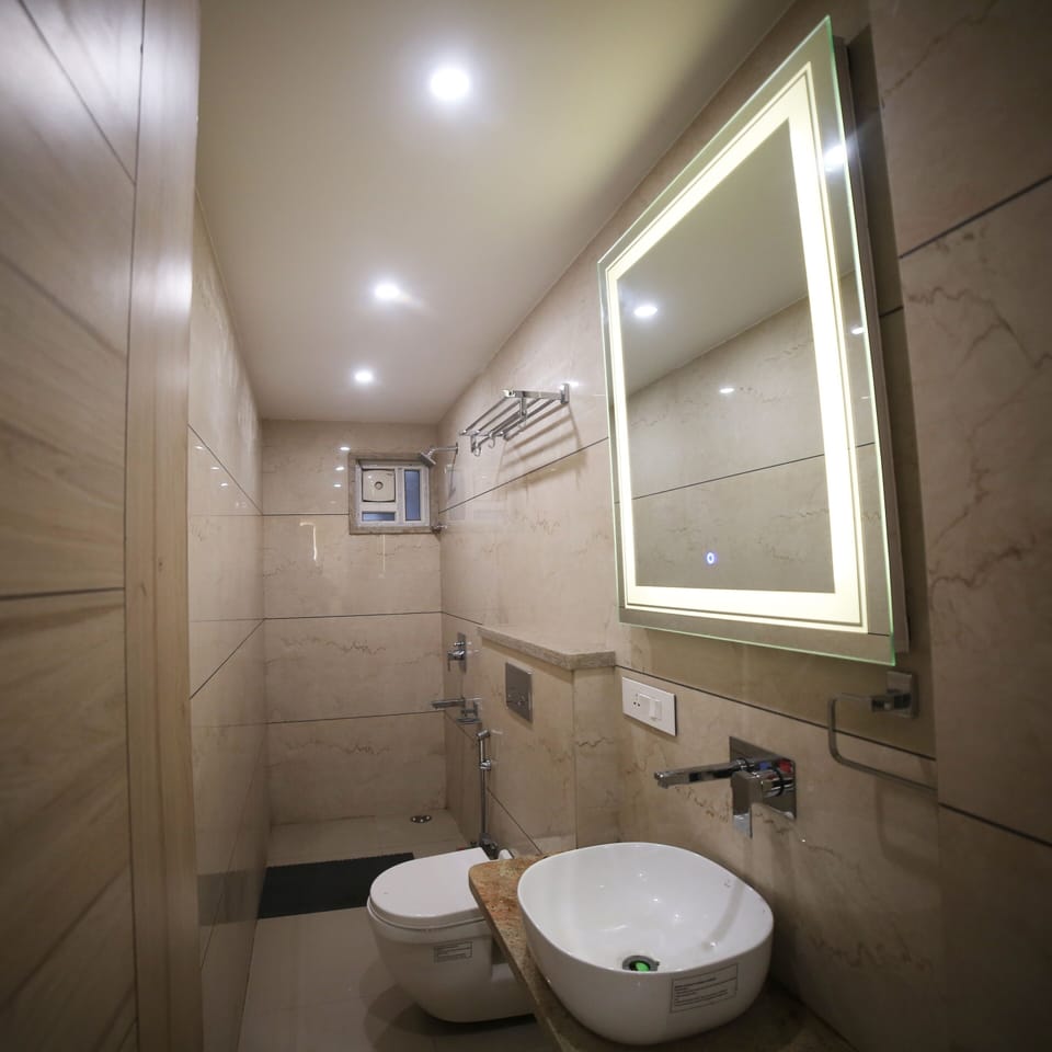 Shower, hydromassage showerhead, towels, soap