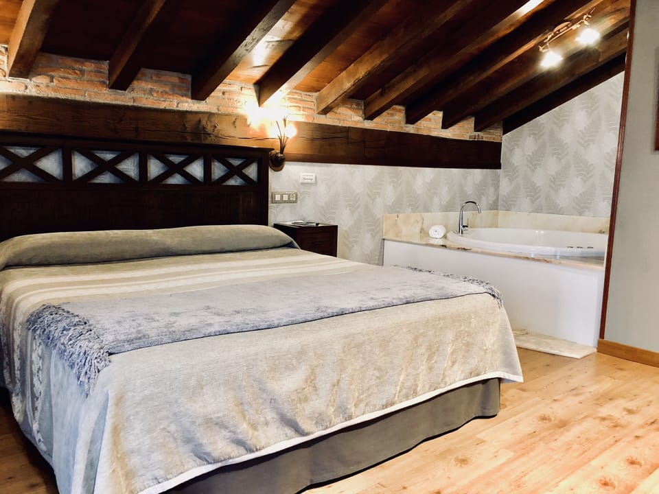 Suite | Minibar, in-room safe, desk, iron/ironing board