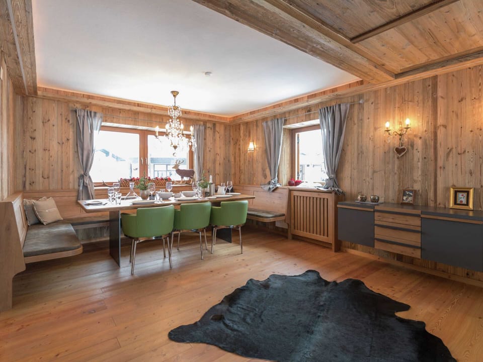 Chalet | Dining