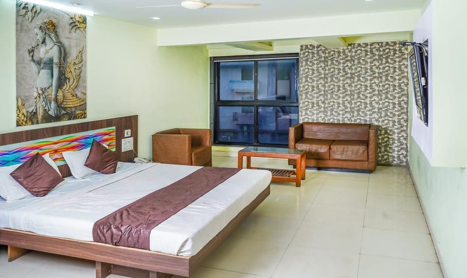 Deluxe Room | 1 bedroom, in-room safe, soundproofing, iron/ironing board (on request)