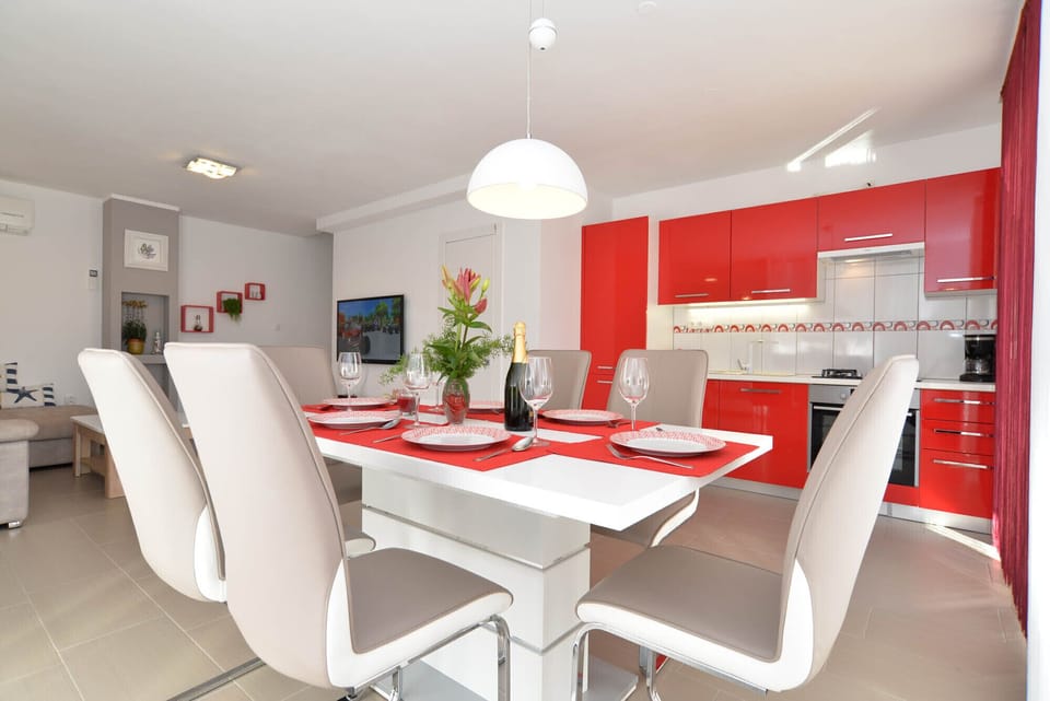 Standard Apartment, 2 Bedrooms (20342) | Private kitchen | Fridge, microwave, oven, stovetop