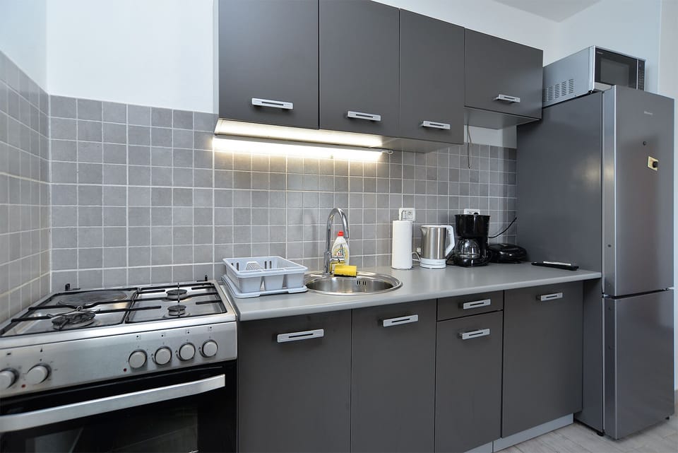 Standard House, 2 Bedrooms (21016) | Private kitchen | Fridge, microwave, oven, stovetop