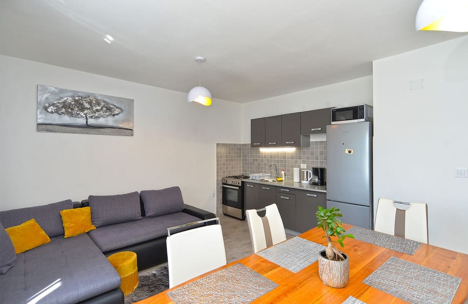 Standard House, 2 Bedrooms (21016) | Living area | TV