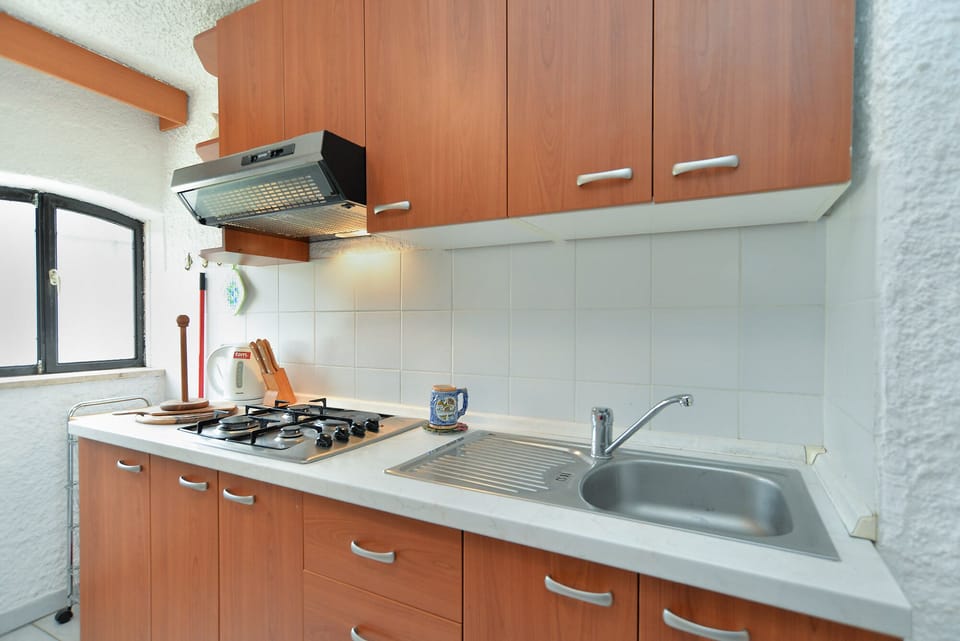 Standard Apartment, 1 Bedroom (21027) | Private kitchenette | Fridge, microwave, stovetop, coffee/tea maker