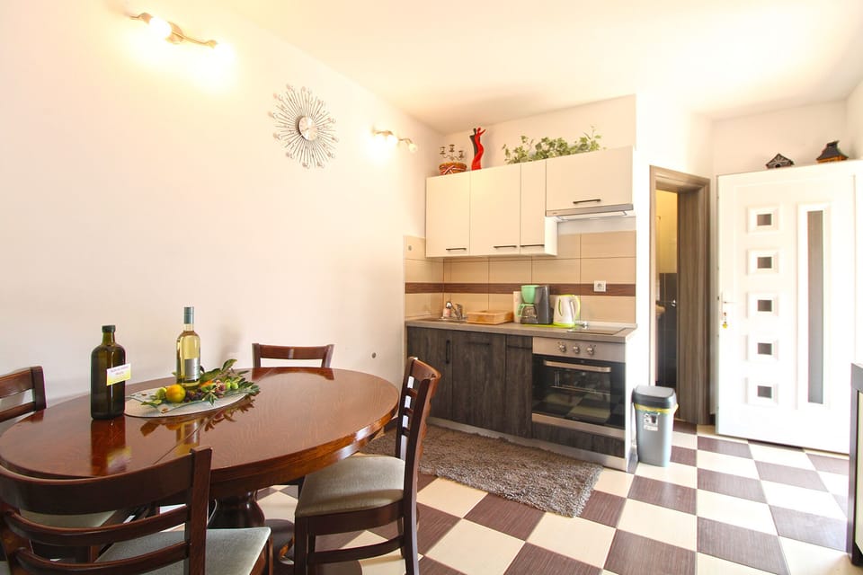 Standard House, 1 Bedroom (21162) | Private kitchen | Fridge, microwave, coffee/tea maker, electric kettle