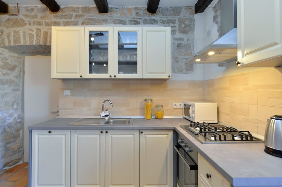 Standard Apartment, 2 Bedrooms (21495) | Private kitchen | Fridge, microwave, oven, stovetop