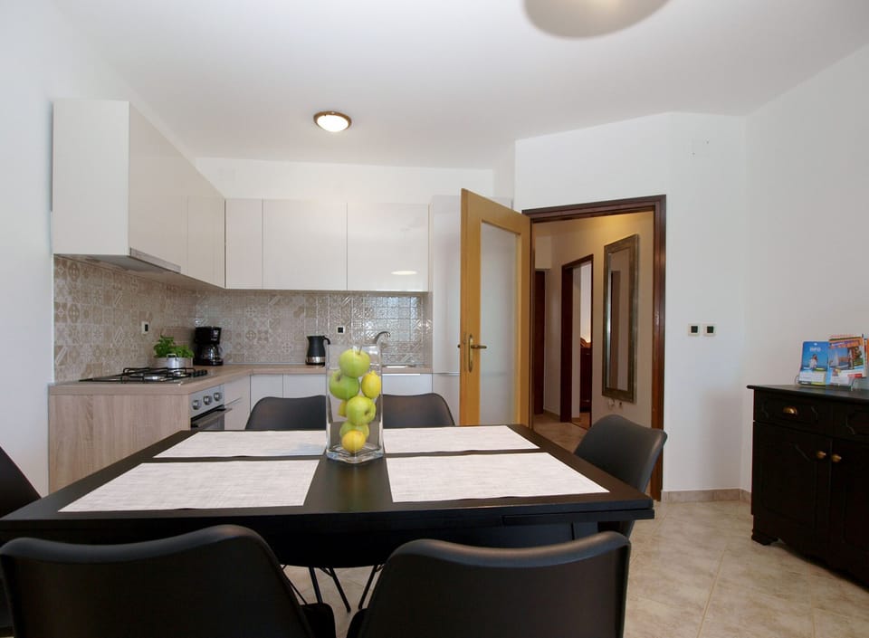 Standard Apartment, 2 Bedrooms (22922) | In-room dining