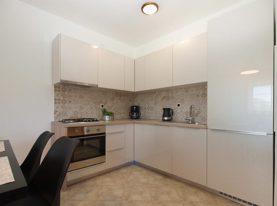 Standard Apartment, 2 Bedrooms (22922) | Private kitchenette | Fridge, microwave, oven, stovetop