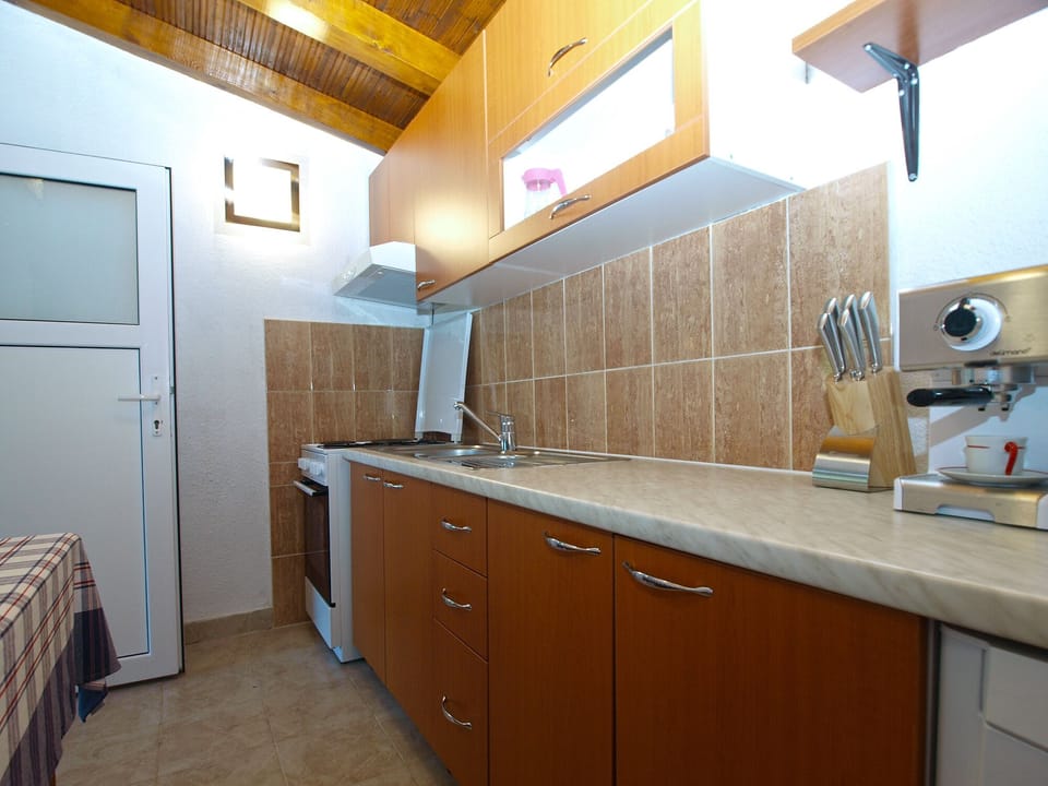 Standard House, 1 Bedroom (23738) | Private kitchen | Fridge, microwave