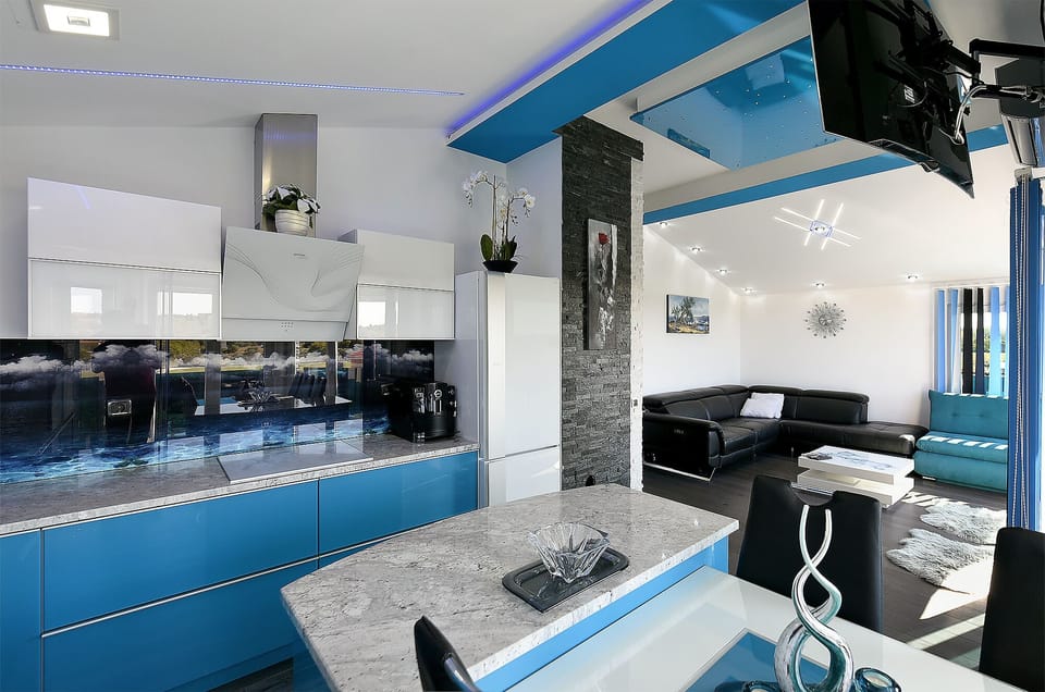 Standard House, 4 Bedrooms (26218) | Private kitchen | Fridge, microwave, oven, stovetop