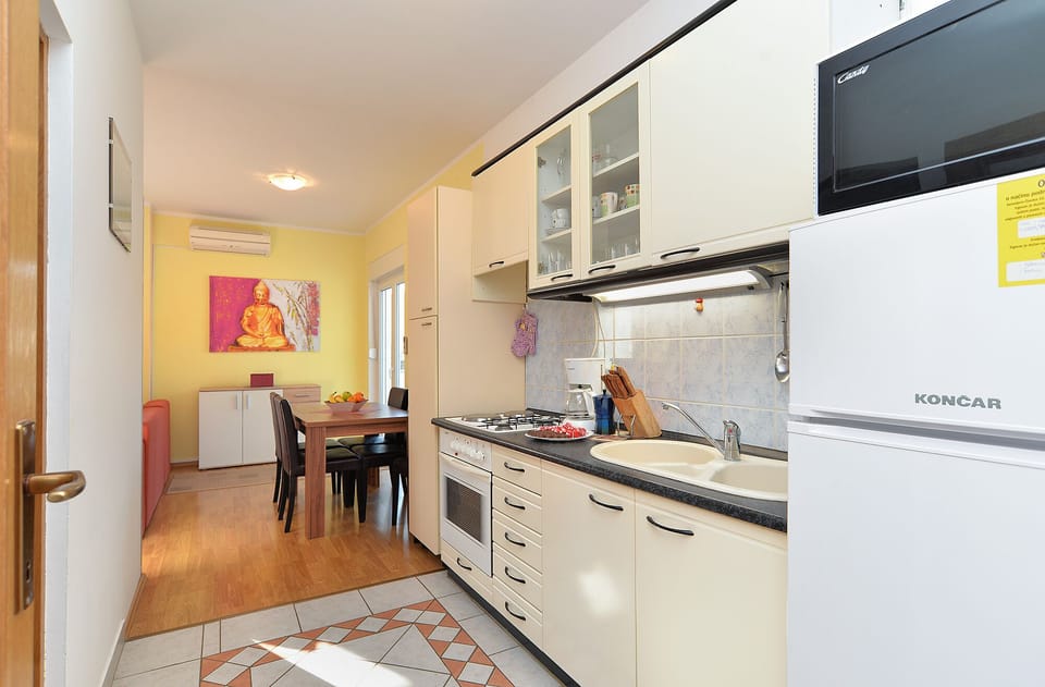 Standard Apartment, 2 Bedrooms (27029) | Private kitchen | Fridge, microwave, oven, stovetop
