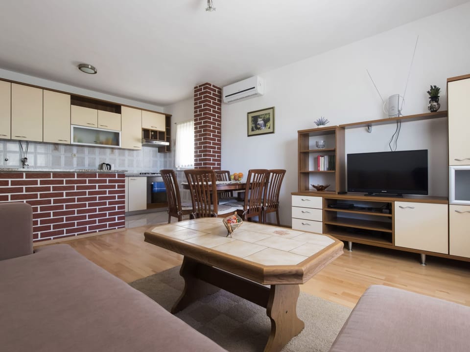 Apartment | Dining