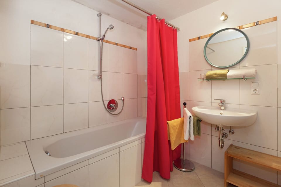 Spacious Apartment in Längenfeld near Ötz Valley Alps Apartment in Tyrol