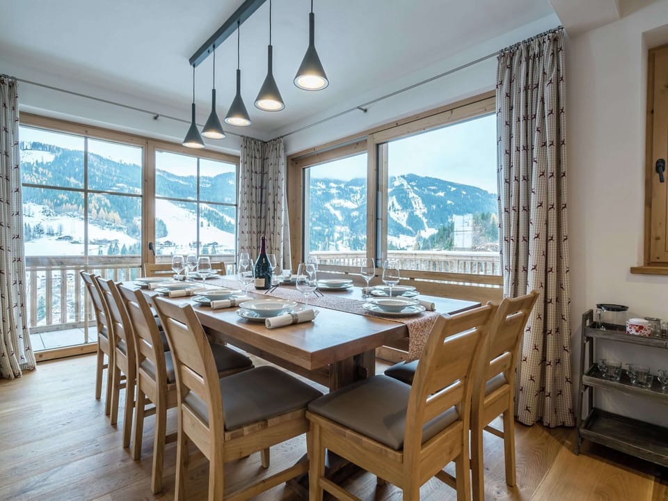 Chalet | Dining