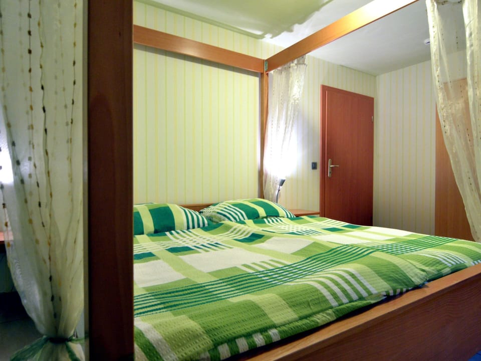 House | 2 bedrooms, individually furnished, bed sheets