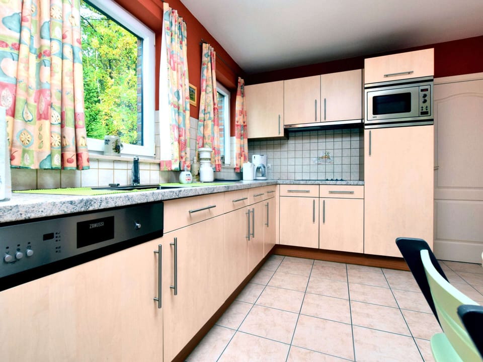 House | Private kitchen | Oven, highchair