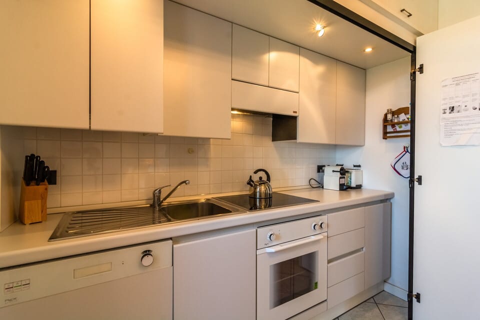 House | Private kitchen | Fridge, oven, stovetop