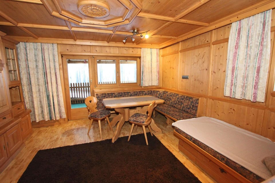 Apartment | Dining
