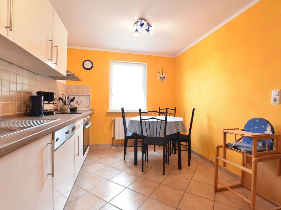 House | Private kitchen | Electric kettle, highchair