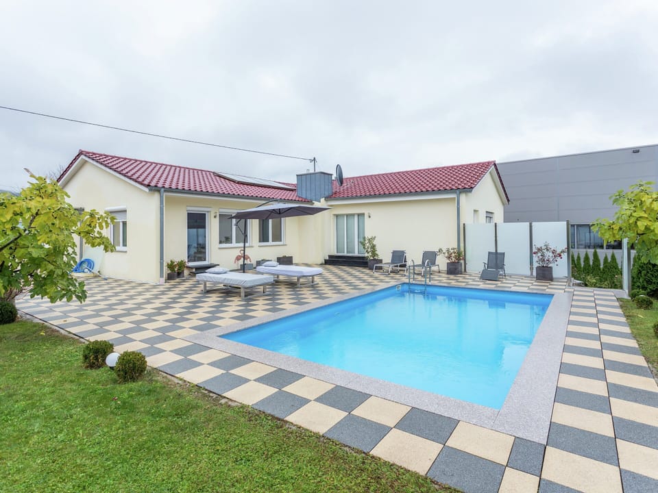 Apartment | Pool | Outdoor pool