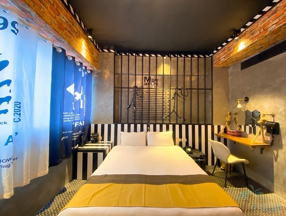 Signature Double Room | Desk, blackout drapes, free WiFi, bed sheets
