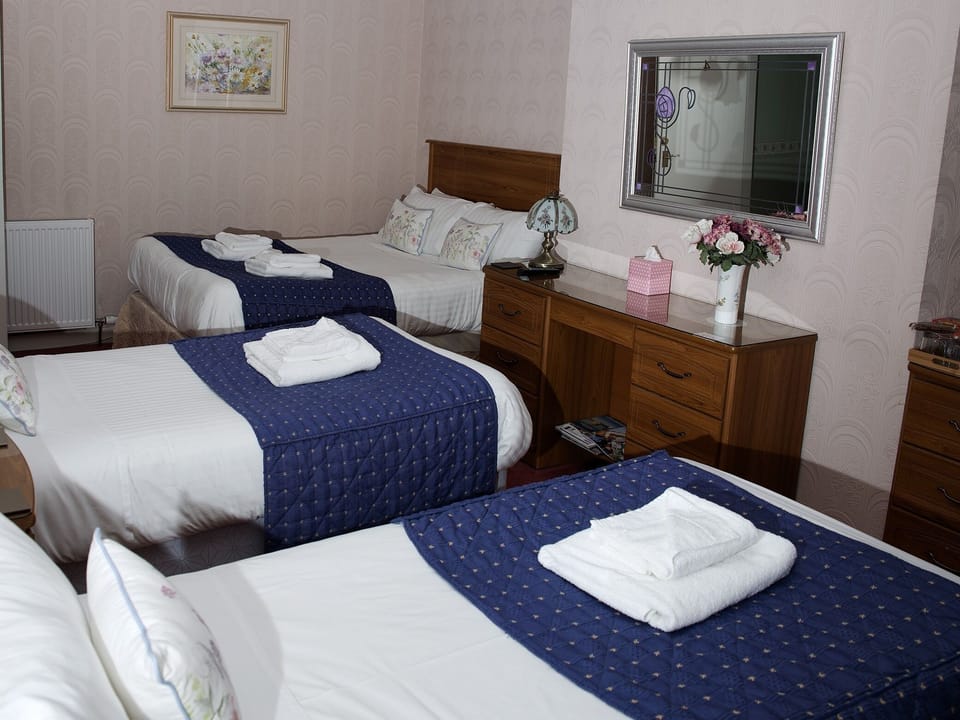 Suite, Ensuite ( 2 ad & 2 ch (under 14))