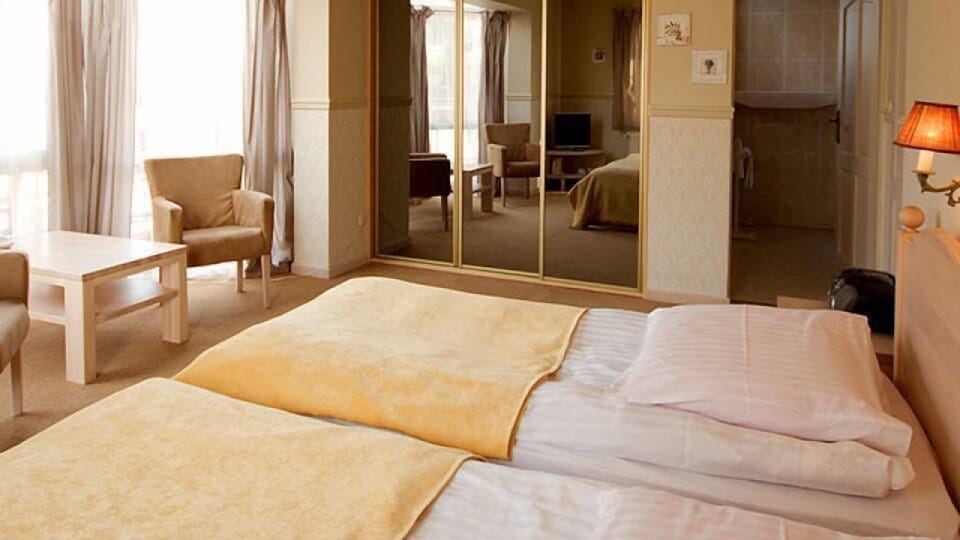 Premium bedding, pillowtop beds, cribs (free), rollaway beds (surcharge)